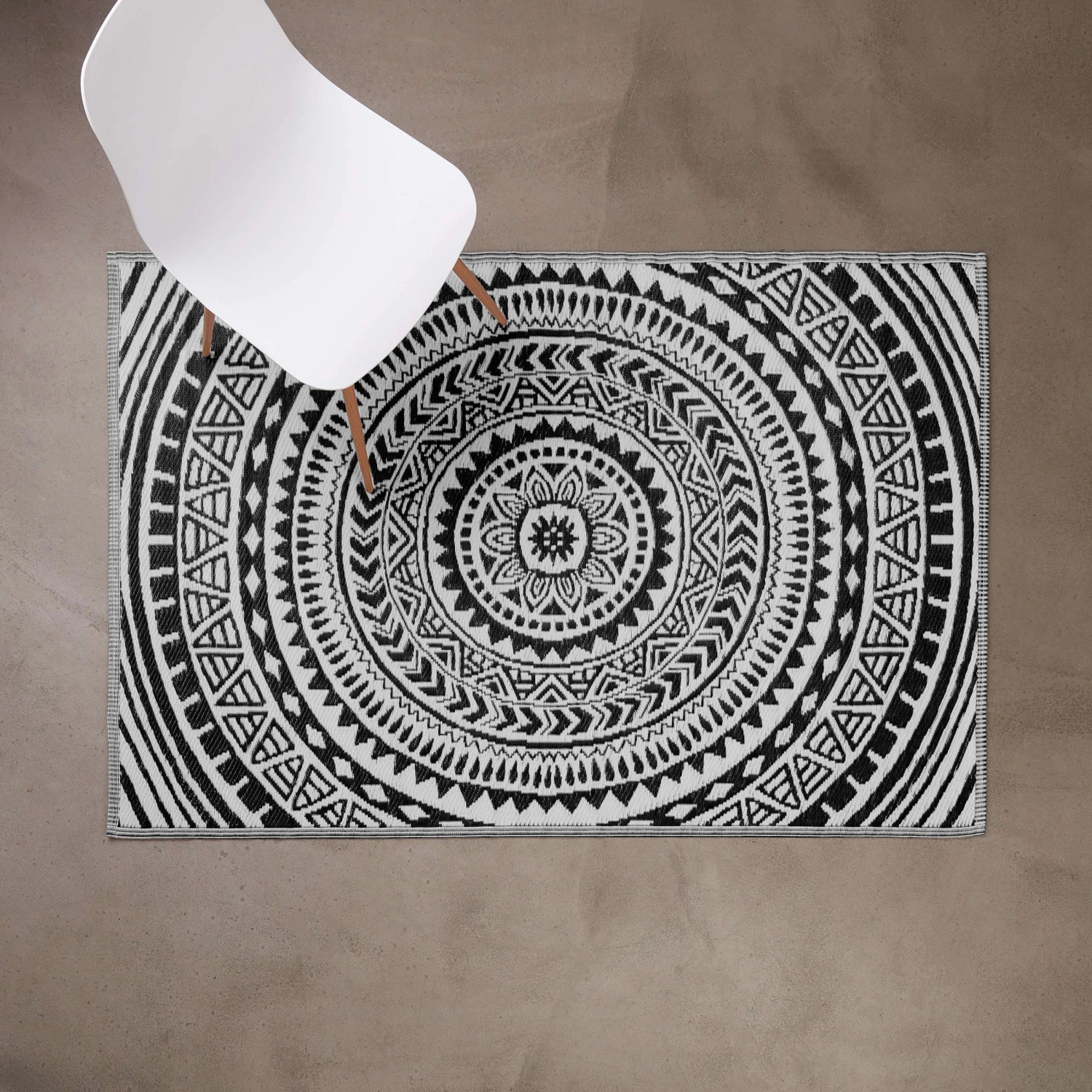 In- & Outdoor-Teppich Circles L 180 X B 118cm COLOUR CLASH In Schwarz-Weiß 2 In- & Outdoor-Teppich Circles L 180 X B 118cm COLOUR CLASH In Schwarz-Weiß – Bild 2