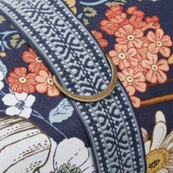 Picknickdecke L 175 X B 154cm BETWEEN FLOWERS In Dunkelblau -Dekor Haus Geschäft butlers picknickdecke l 175 x b 154cm between flowers in dunkelblau 5