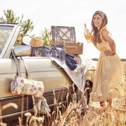 Picknickdecke L 175 X B 154cm BETWEEN FLOWERS In Dunkelblau -Dekor Haus Geschäft butlers picknickdecke l 175 x b 154cm between flowers in dunkelblau 8